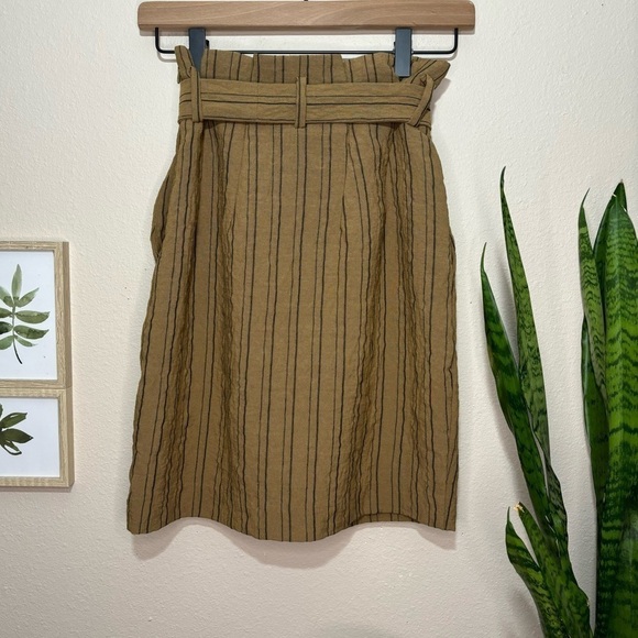 4/$15 | H&M | High Waisted Pinstripe Paperbag Skirt - Picture 3 of 12
